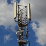 Maszt z antenami 5G
