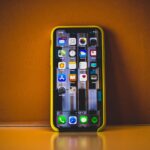 dlaczego WiFi samo się włącza w telefonie